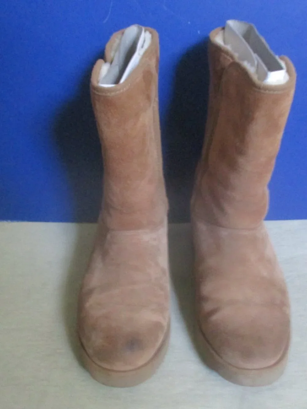 Womans UGG Camel Shearling Lining with an UGG Bag for Each Boot Sz 7 S/N 1013428